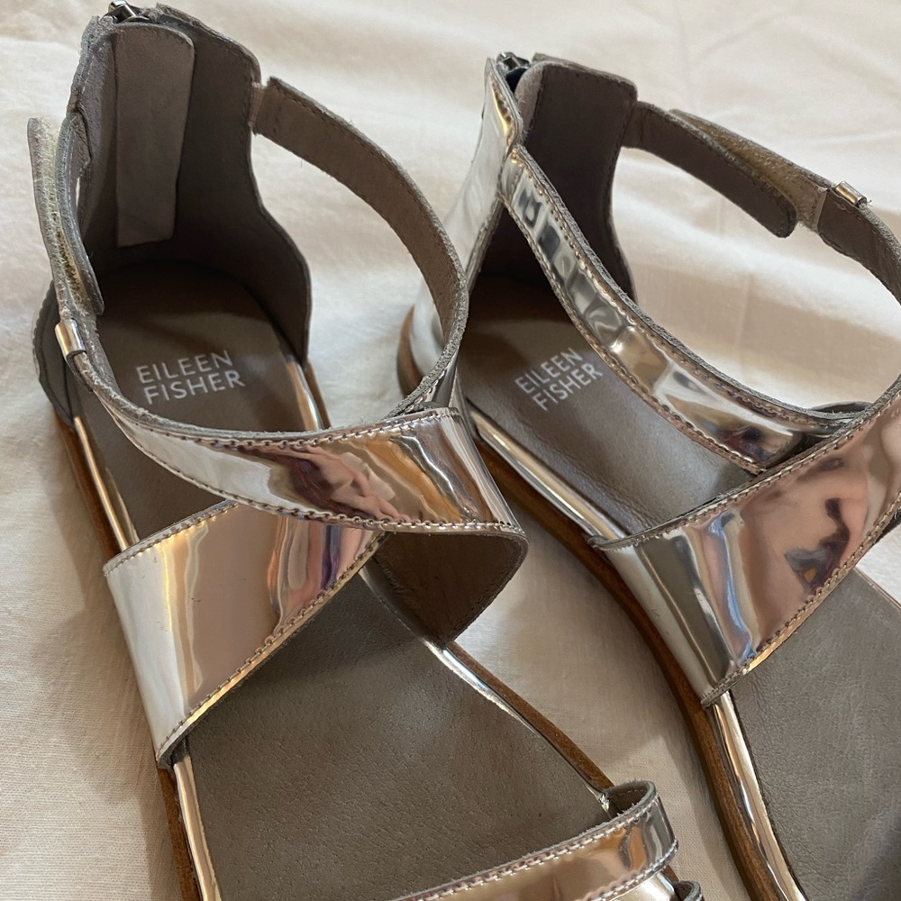 🆕NWOB Eileen Fisher Silver Mirror Metallic Cici Strappy Leather Sandals Size7.5 - Picture 4 of 7